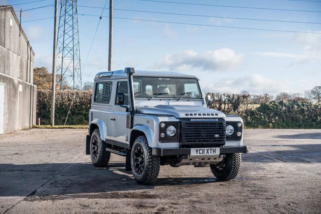 2011 Land Rover Defender 90 - Image 15 of 31