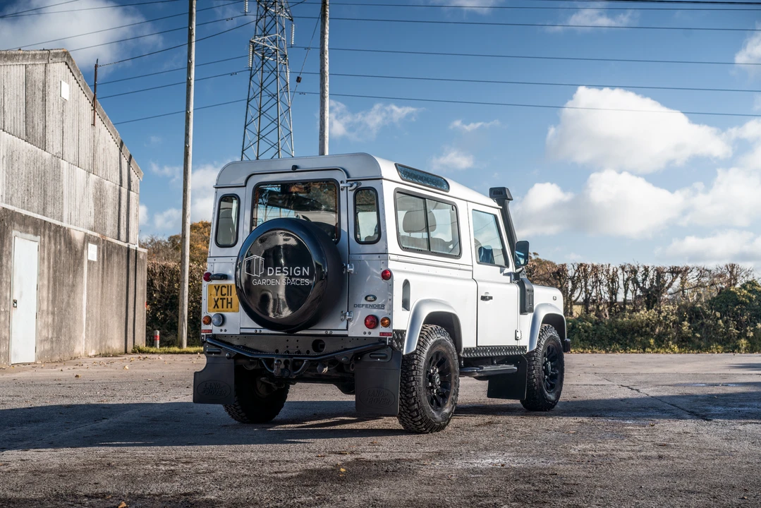 2011 Land Rover Defender 90 - Image 6 of 31