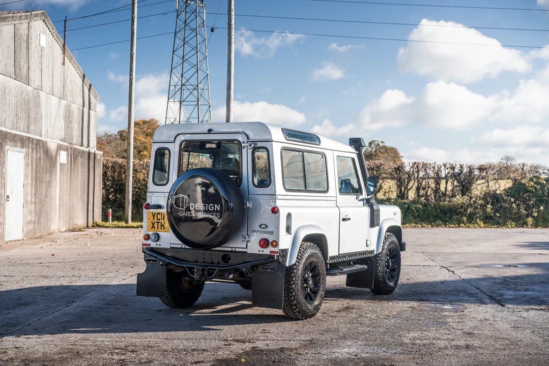 2011 Land Rover Defender 90 - Image 18 of 31
