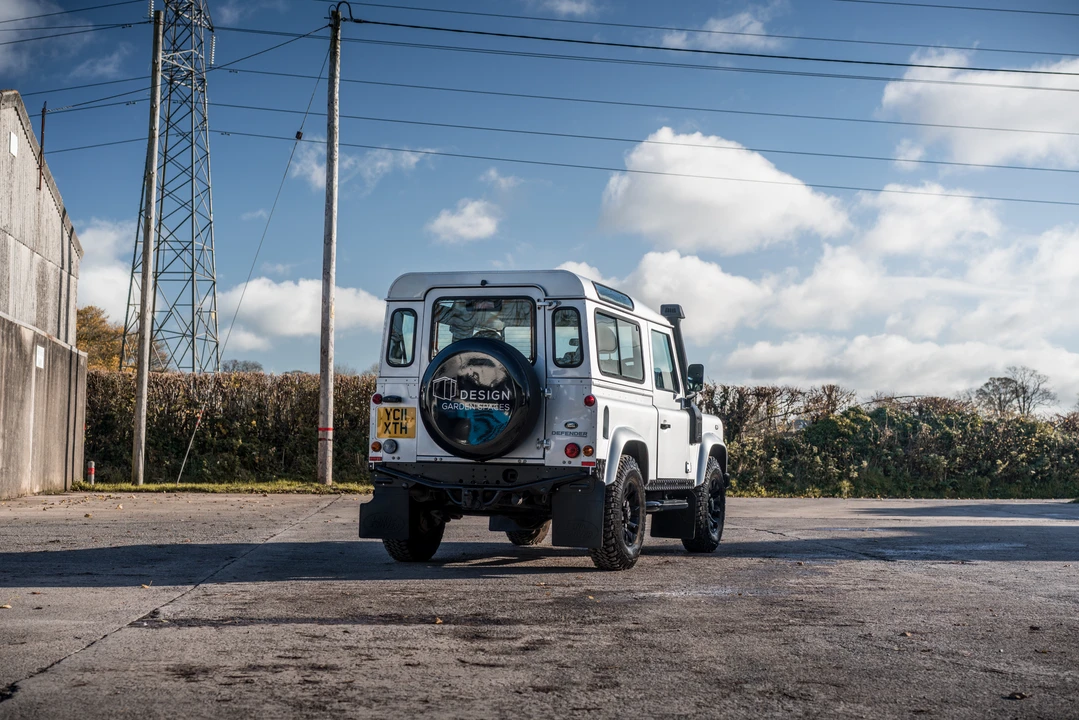 2011 Land Rover Defender 90 - Image 19 of 31