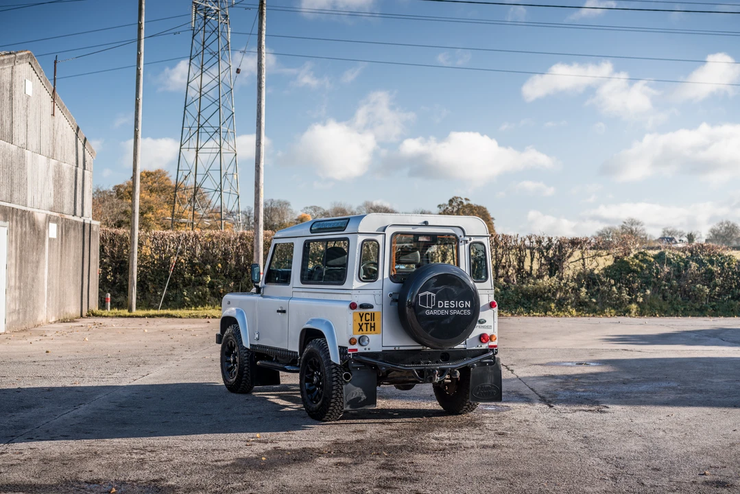 2011 Land Rover Defender 90 - Image 8 of 31