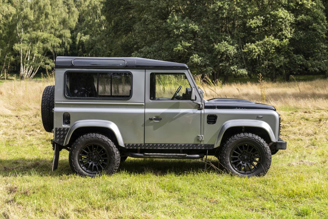 2011 Land Rover Defender 90 - Image 8 of 31