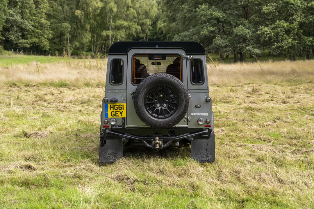 2011 Land Rover Defender 90 - Image 6 of 31