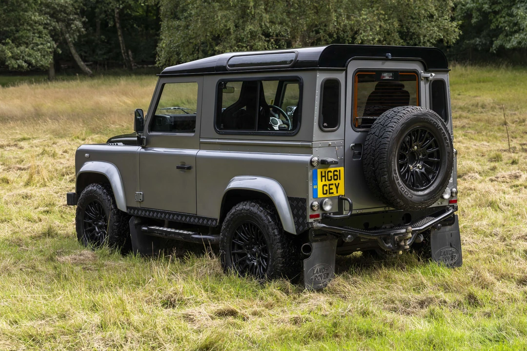 2011 Land Rover Defender 90 - Image 5 of 31