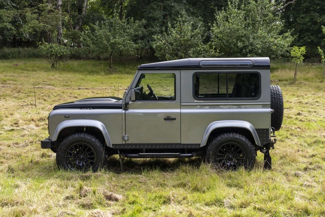 2011 Land Rover Defender 90 - Image 10 of 31