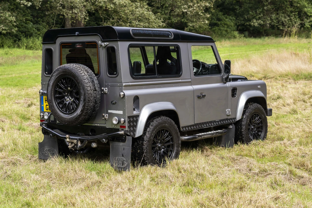 2011 Land Rover Defender 90 - Image 7 of 31