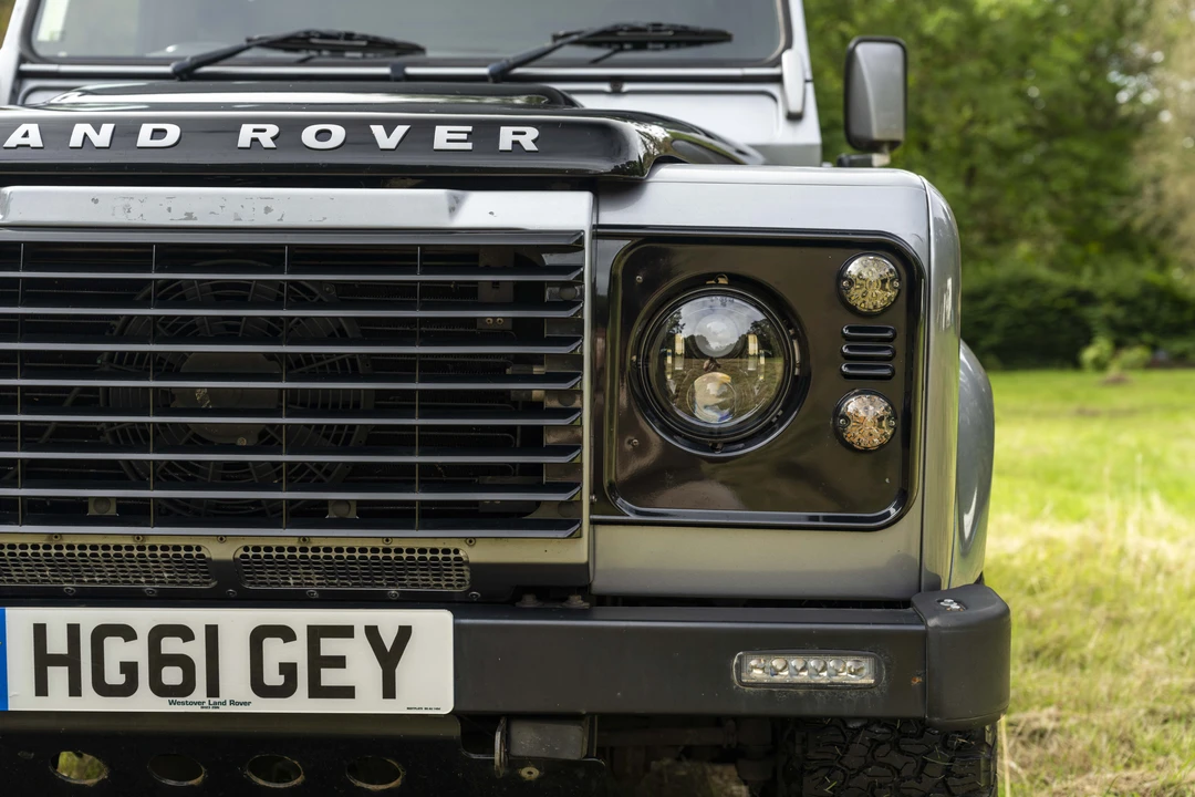 2011 Land Rover Defender 90 - Image 15 of 31