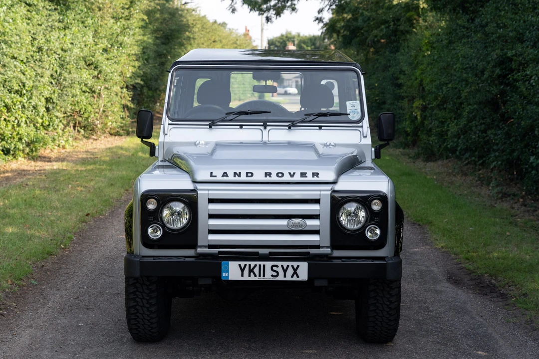 2011 Land Rover Defender 90 - Image 11 of 31