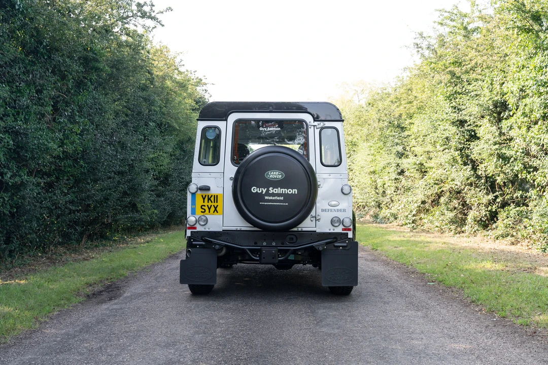 2011 Land Rover Defender 90 - Image 15 of 31