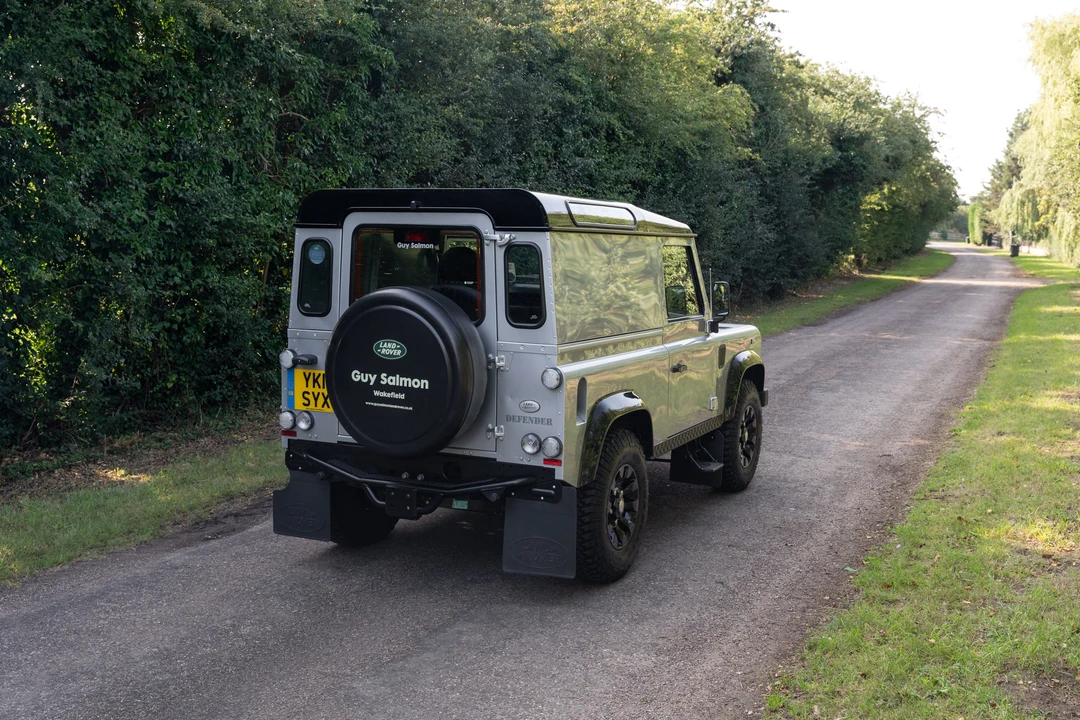 2011 Land Rover Defender 90 - Image 6 of 31