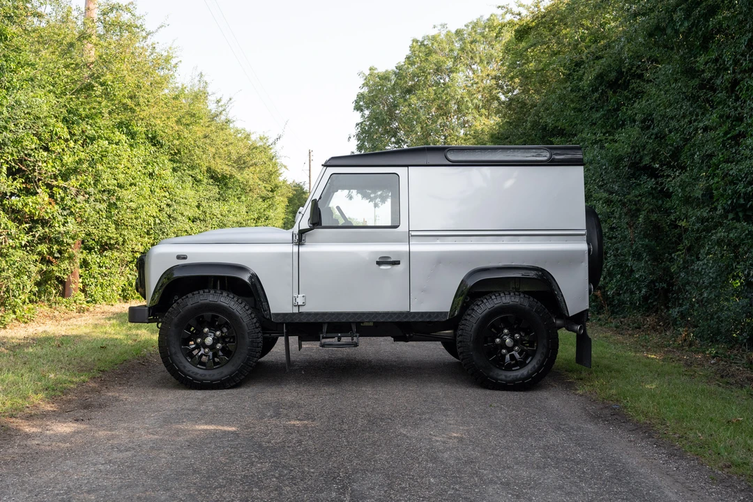 2011 Land Rover Defender 90 - Image 17 of 31