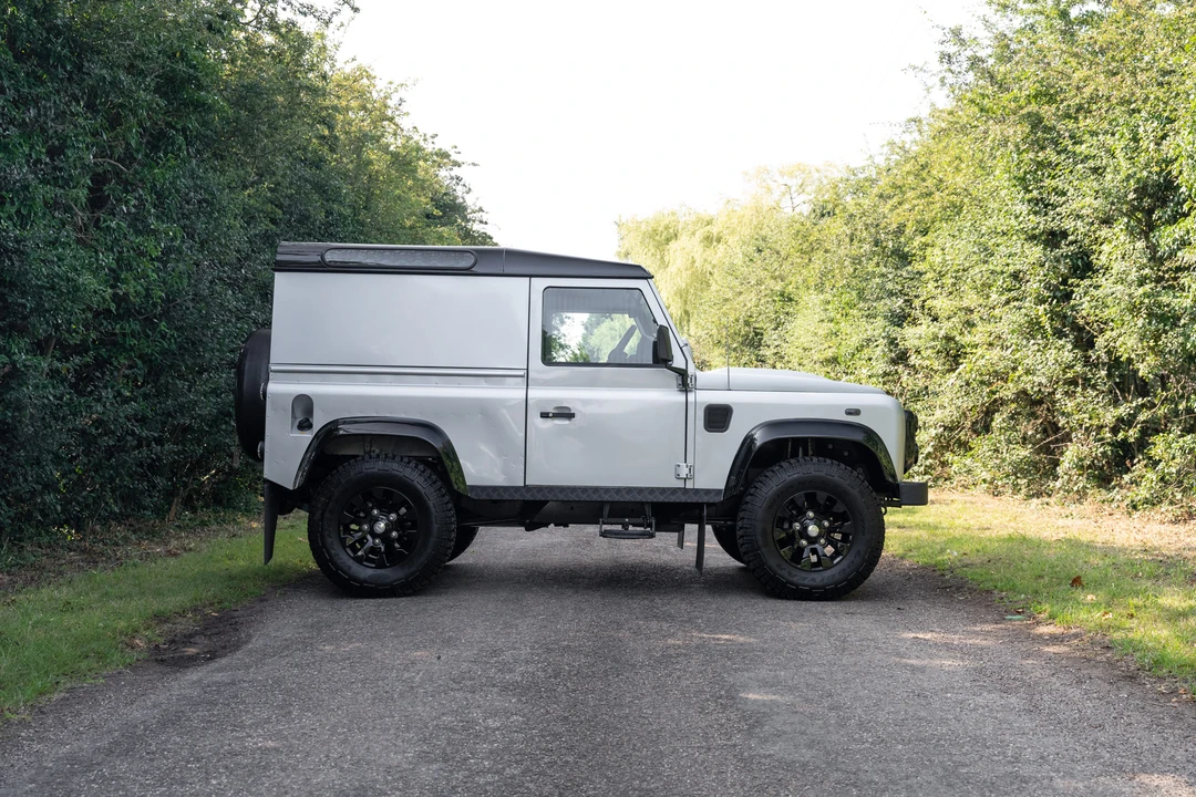2011 Land Rover Defender 90 - Image 5 of 31
