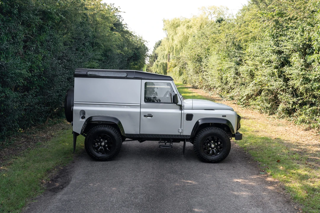 2011 Land Rover Defender 90 - Image 13 of 31