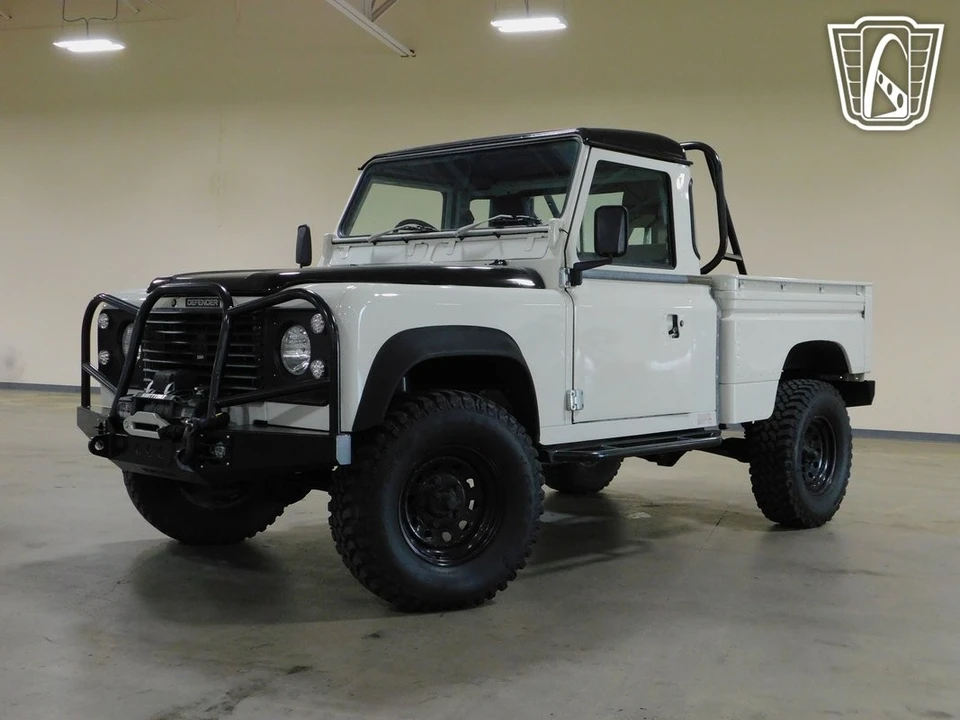 2011 Land Rover Defender - Image 9 of 21