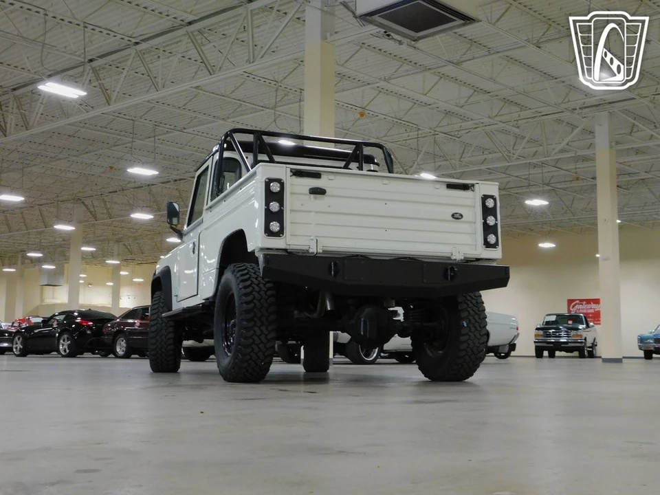2011 Land Rover Defender - Image 19 of 21