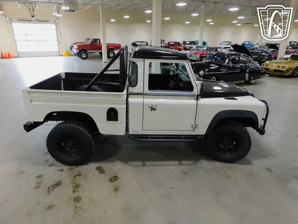 2011 Land Rover Defender - Image 29 of 31