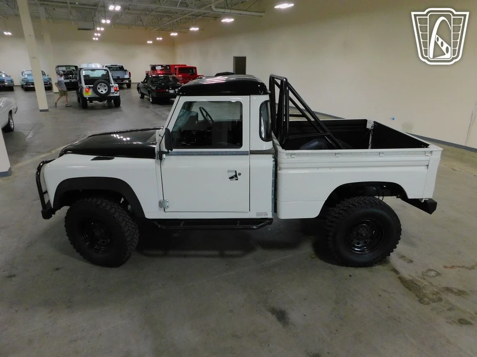 2011 Land Rover Defender - Image 11 of 21