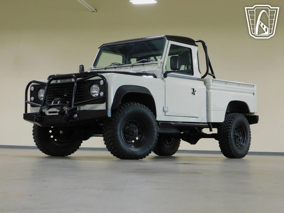 2011 Land Rover Defender - Image 8 of 21