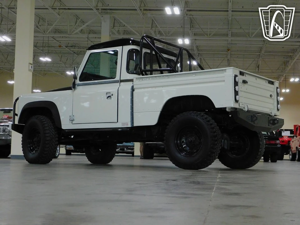 2011 Land Rover Defender - Image 14 of 21