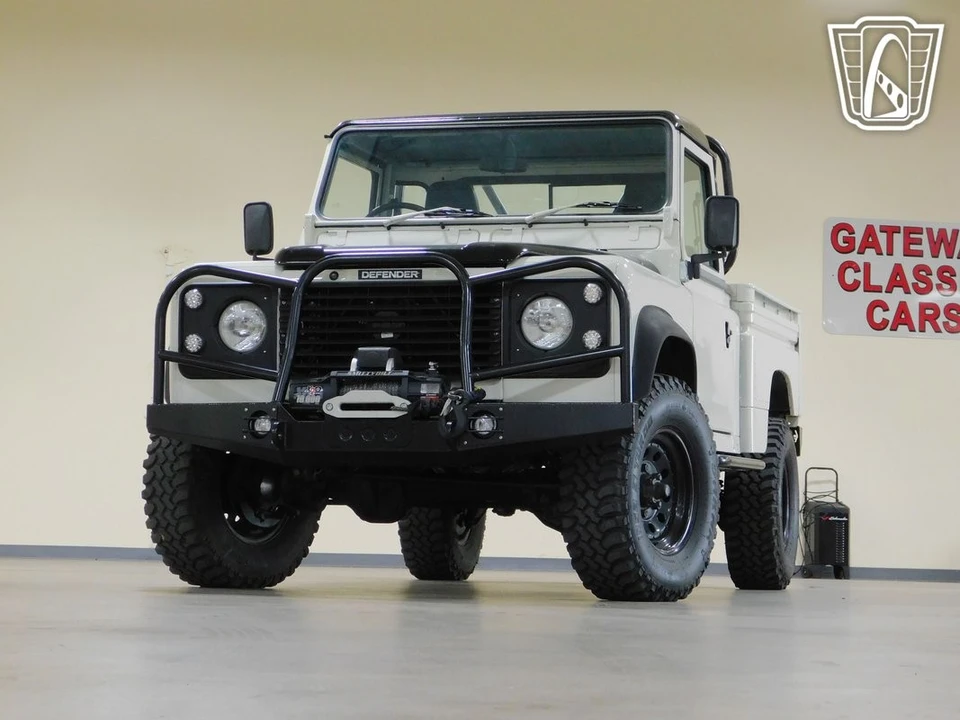 2011 Land Rover Defender - Image 6 of 21