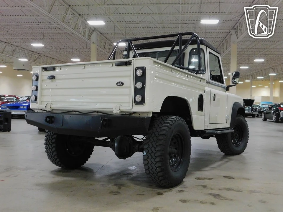 2011 Land Rover Defender - Image 24 of 31