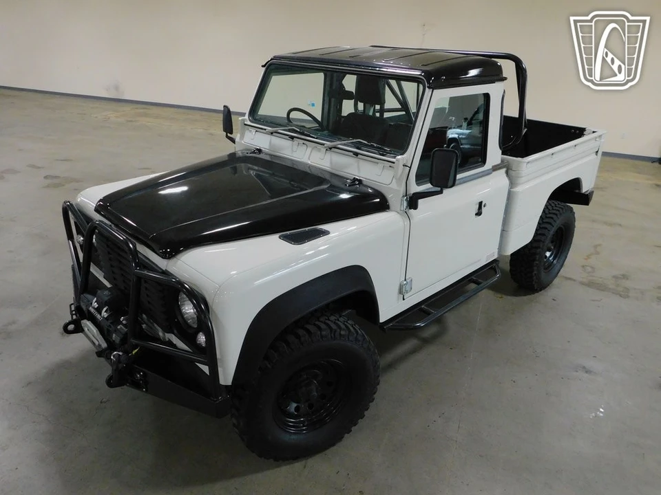 2011 Land Rover Defender - Image 10 of 21
