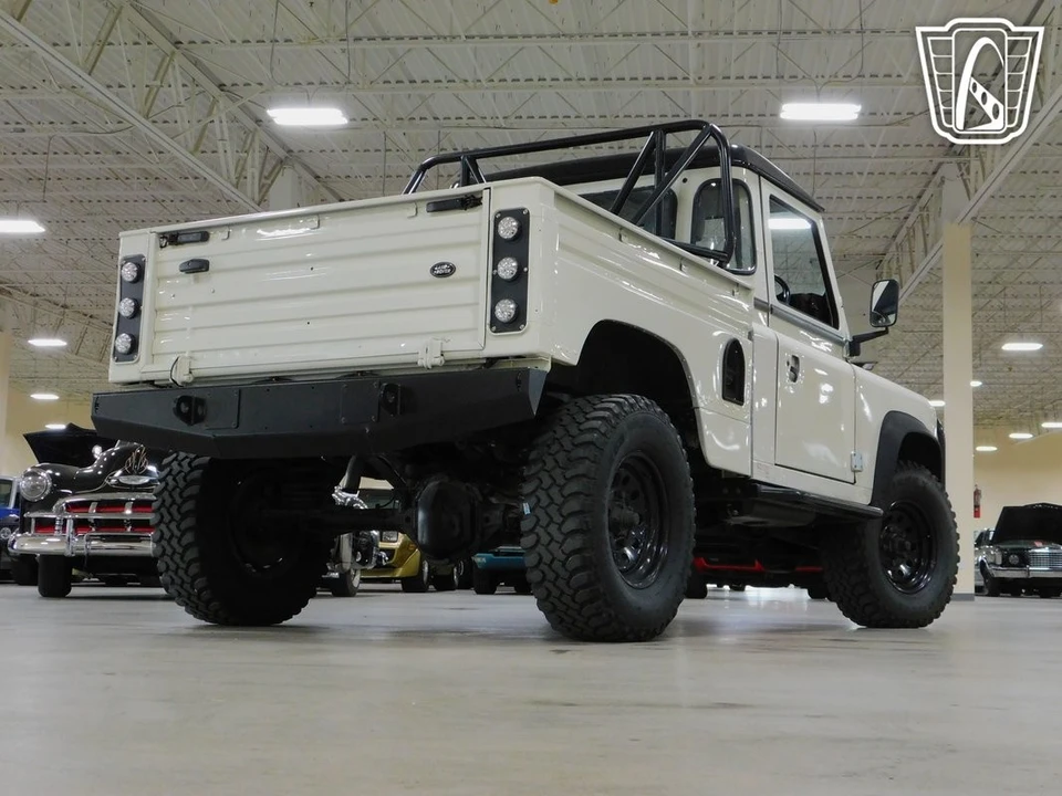 2011 Land Rover Defender - Image 25 of 31