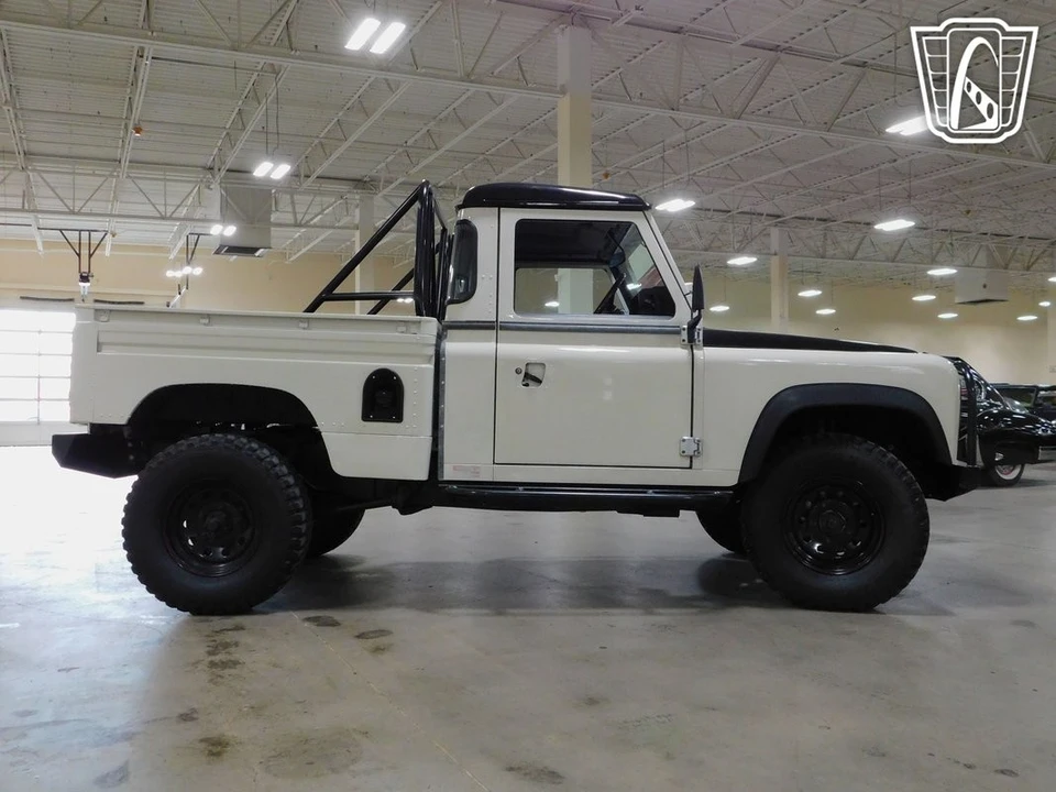 2011 Land Rover Defender - Image 30 of 31