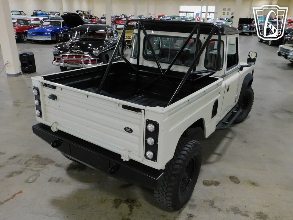 2011 Land Rover Defender - Image 23 of 31