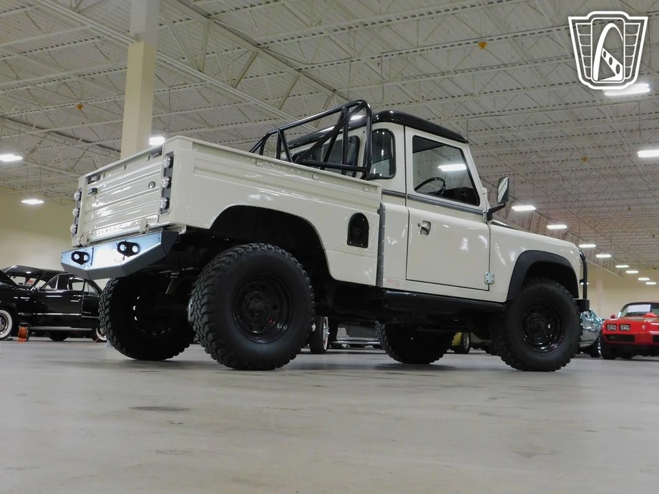 2011 Land Rover Defender - Image 26 of 31