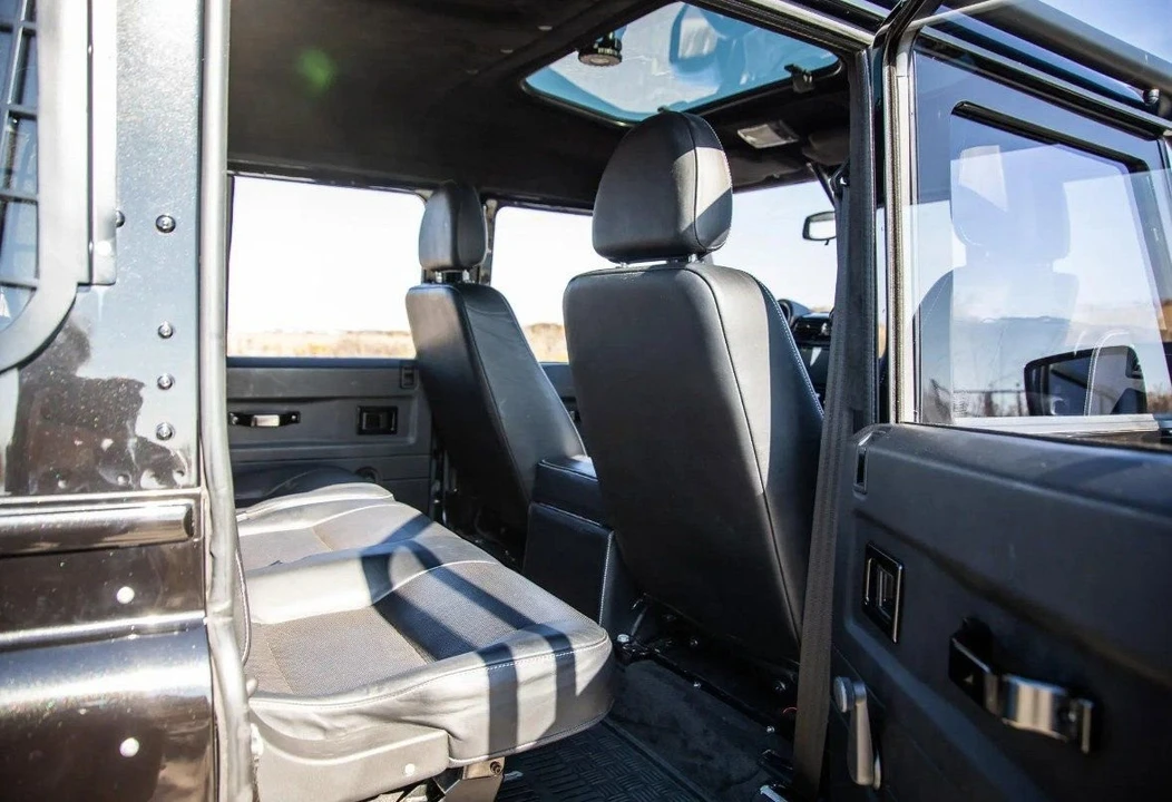 2011 Land Rover Defender 110 - Image 14 of 17