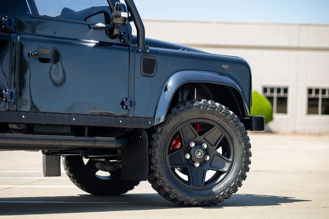 2011 Land Rover Defender 110 - Image 16 of 21