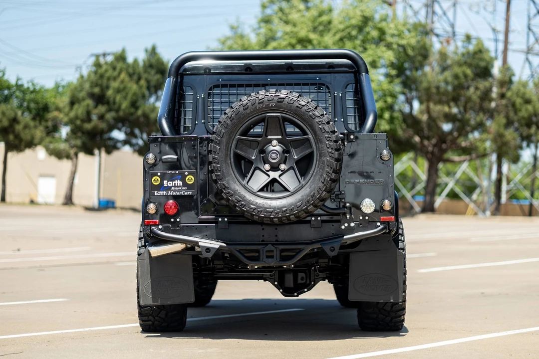 2011 Land Rover Defender 110 - Image 11 of 21