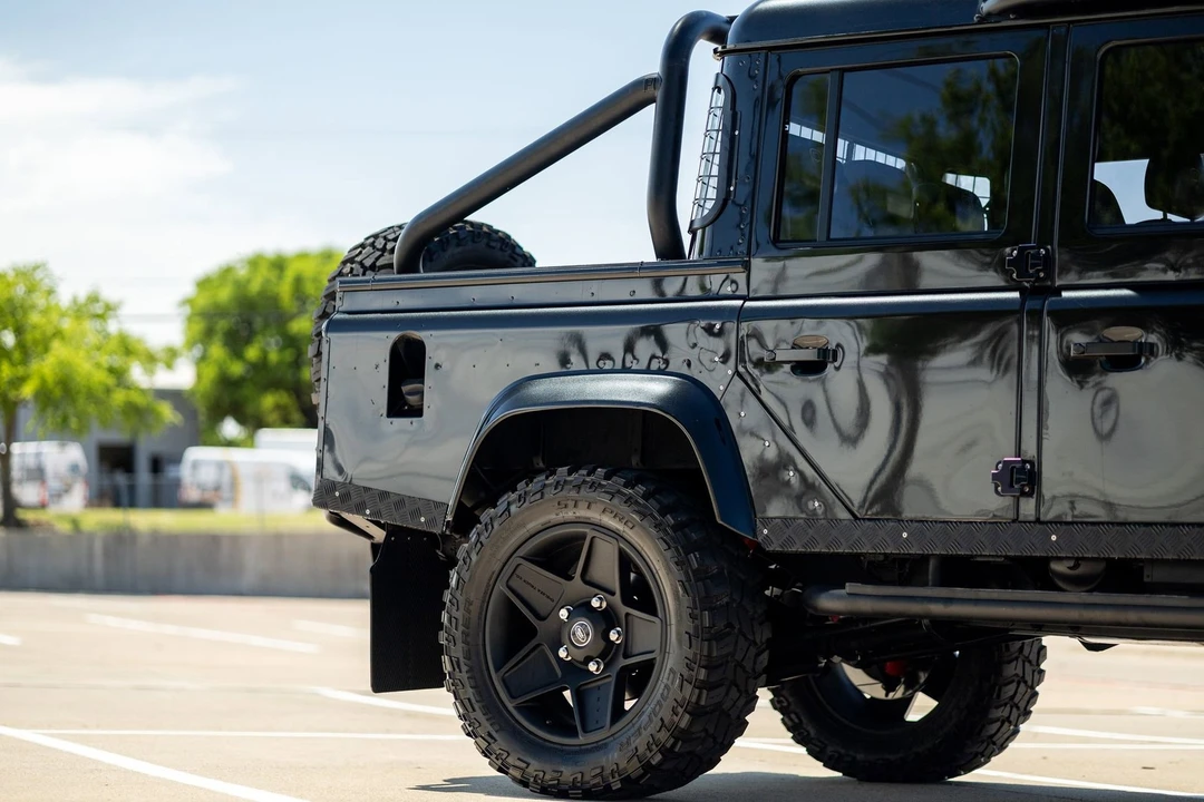2011 Land Rover Defender 110 - Image 18 of 21