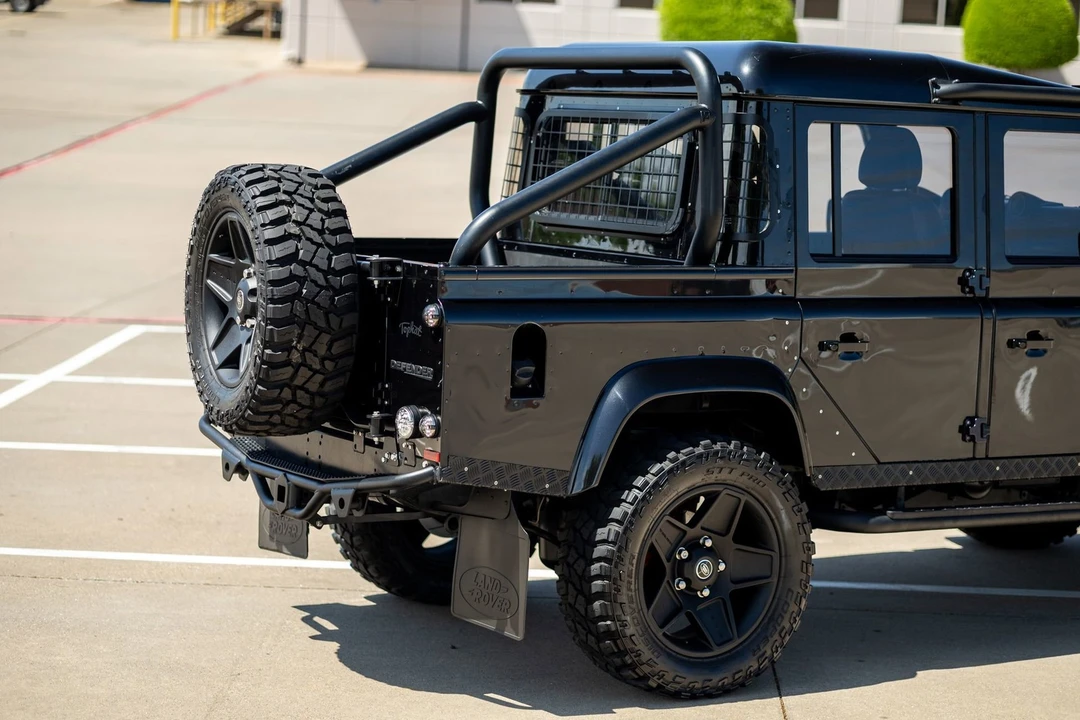 2011 Land Rover Defender 110 - Image 15 of 21