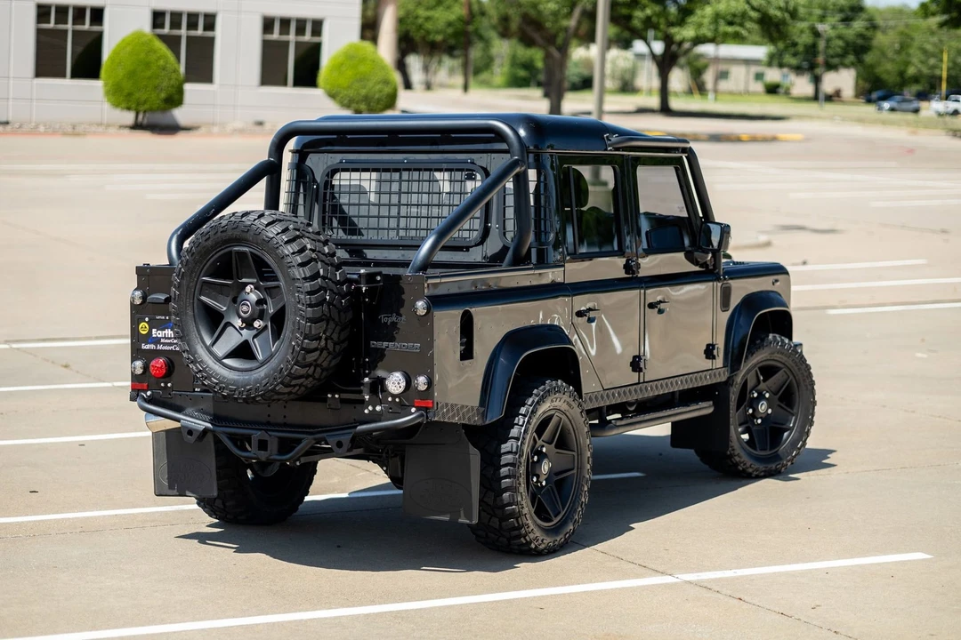 2011 Land Rover Defender 110 - Image 13 of 21
