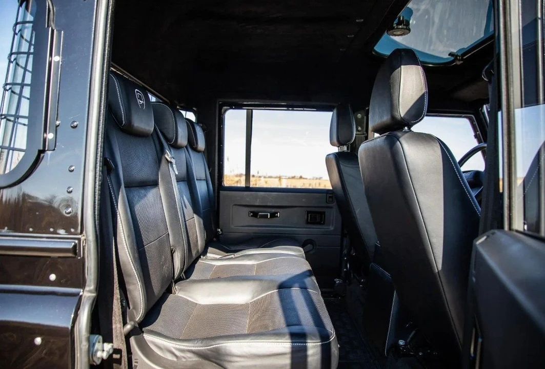 2011 Land Rover Defender 110 - Image 13 of 17