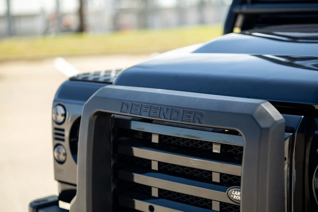 2011 Land Rover Defender 110 - Image 8 of 21