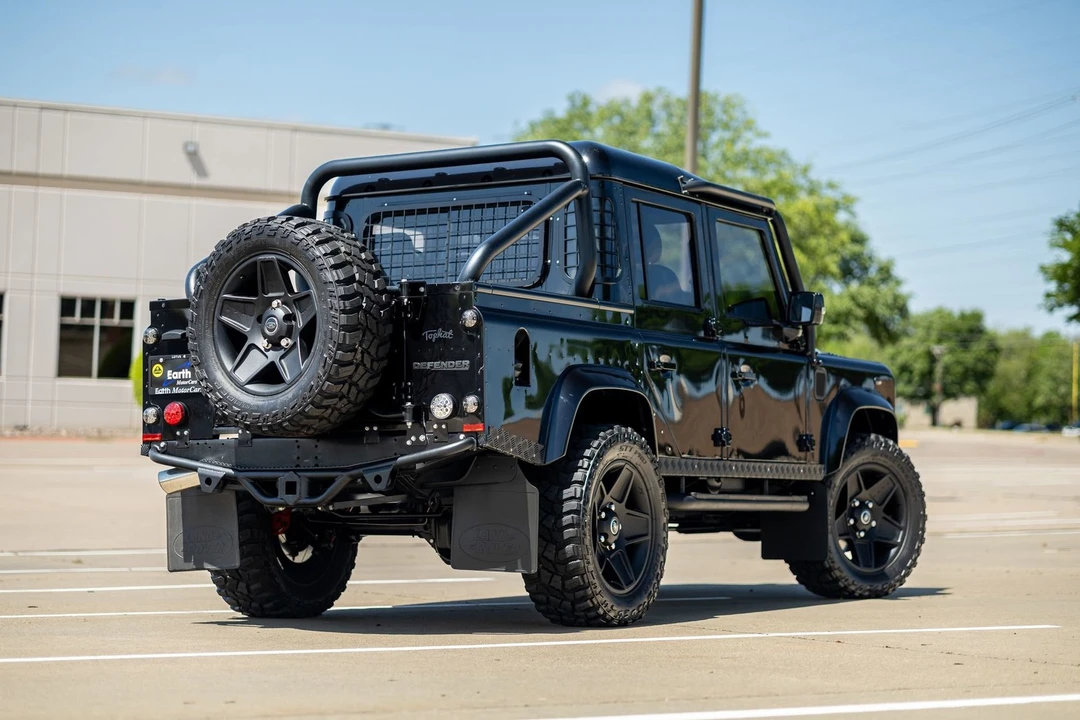 2011 Land Rover Defender 110 - Image 12 of 21
