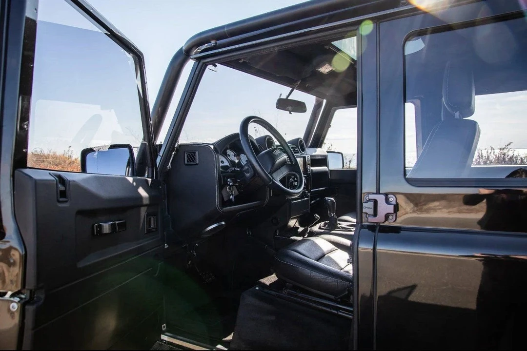 2011 Land Rover Defender 110 - Image 8 of 17