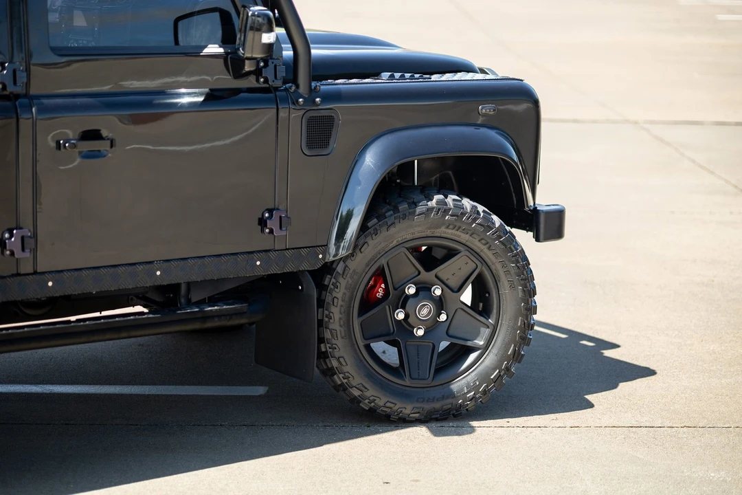 2011 Land Rover Defender 110 - Image 17 of 21