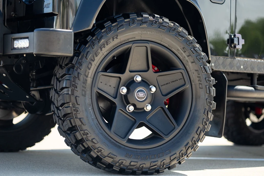 2011 Land Rover Defender 110 - Image 6 of 21