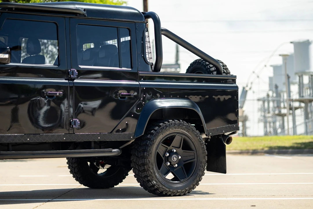 2011 Land Rover Defender 110 - Image 5 of 21