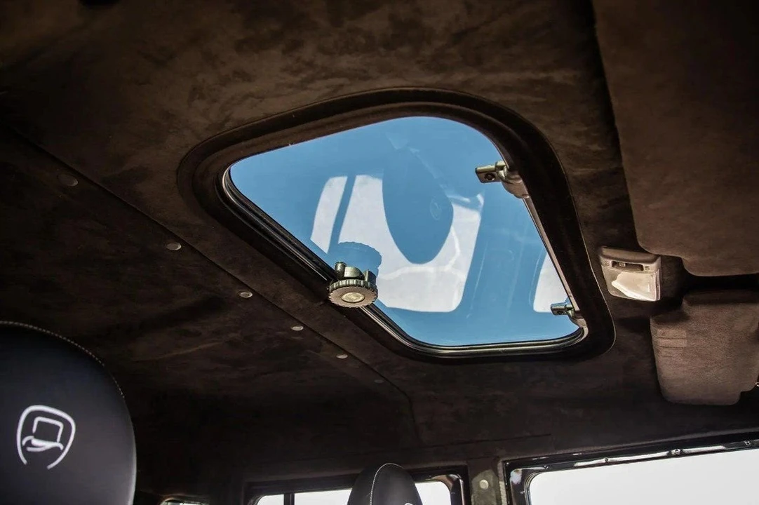 2011 Land Rover Defender 110 - Image 15 of 17