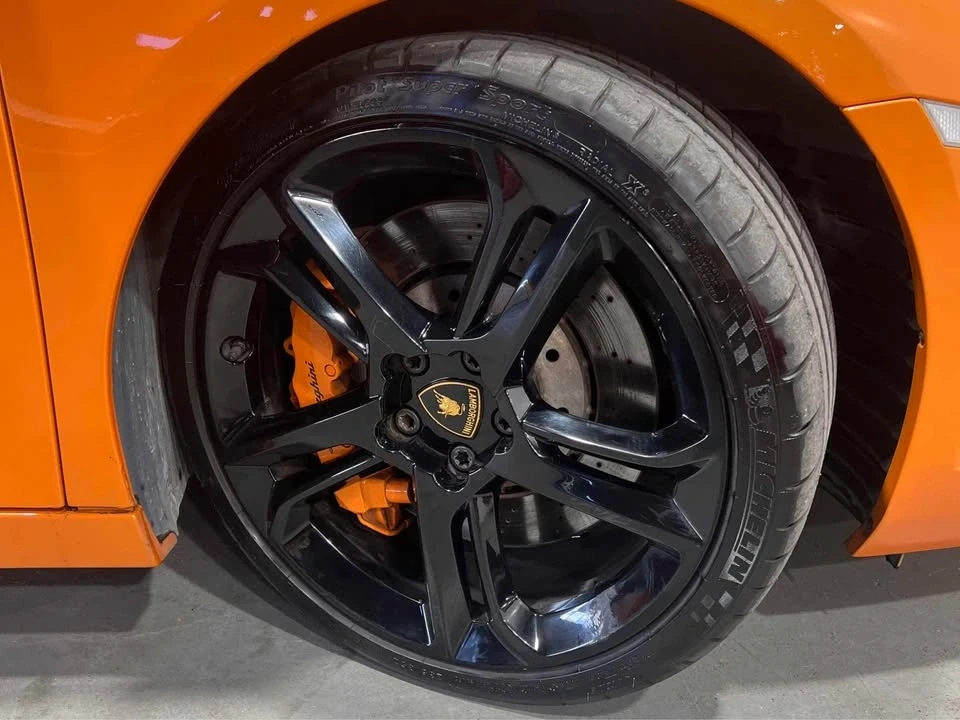 2011 Lamborghini Gallardo - Image 6 of 10