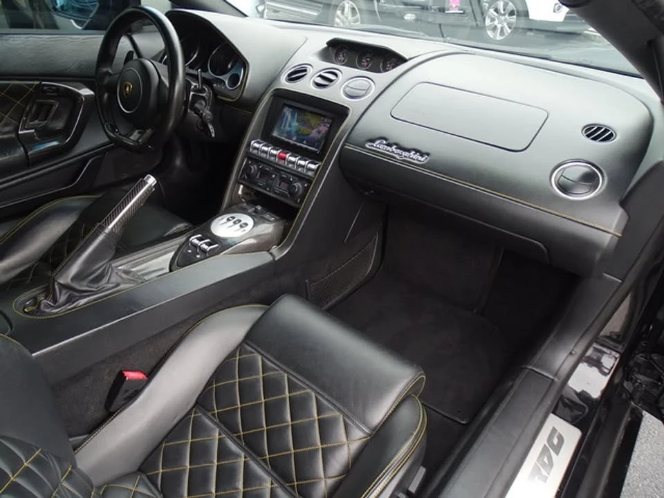 2011 Lamborghini Gallardo - Image 11 of 20