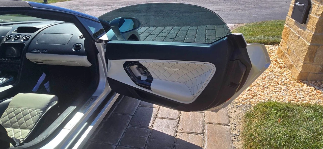2011 Lamborghini Gallardo LP560-4 - Image 13 of 19