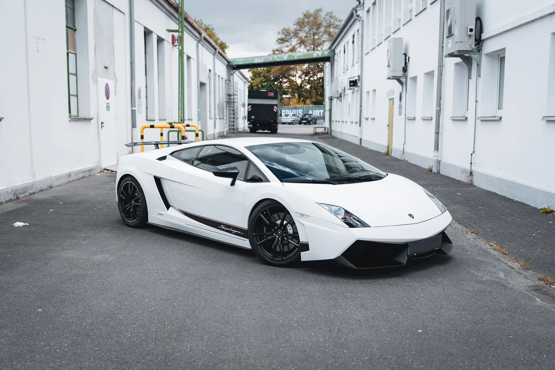 2011 Lamborghini Gallardo LP570-4 Superleggera - Image 12 of 31
