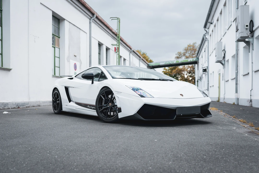 2011 Lamborghini Gallardo LP570-4 Superleggera - Image 13 of 31