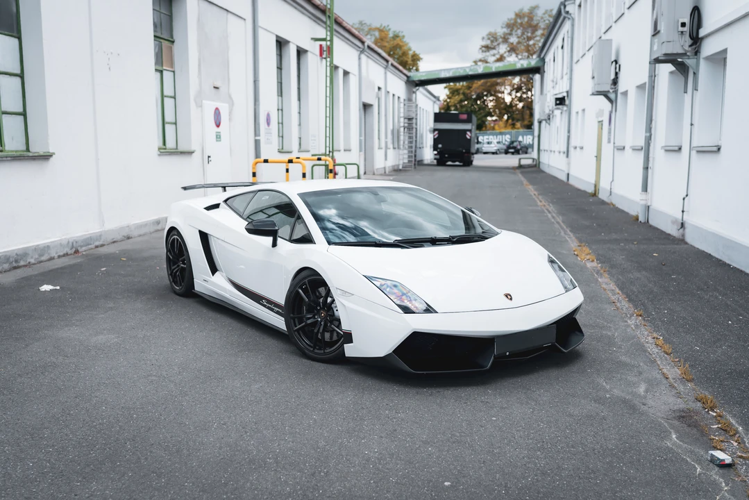 2011 Lamborghini Gallardo LP570-4 Superleggera - Image 14 of 31